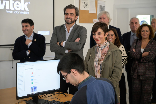 Archivo - La ministra de Vivienda y Agenda Urbana, Isabel Rodríguez, visita el Centro Integrado de Formación Profesional de Someso, en A Coruña, tras comprobar actuaciones en materia urbanística en el barrio de Xuxán