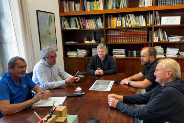 Reunión de los directores xerais de Planificación e Ordenación Forestal, José Luis Chan, y de Defensa do Monte, Manuel Rodríguez, con representantes de la Mancomunidad de Montes de Vigo.