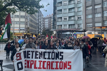 Manifestación en Santiago en protesta por las detenciones en una marcha pro Palestina celebrada en la capital gallega