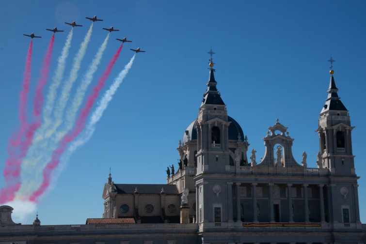 Cancelan por la lluvia el desfile aéreo del 12 de octubre, la Patrulla Águila y el salto en paracaídas