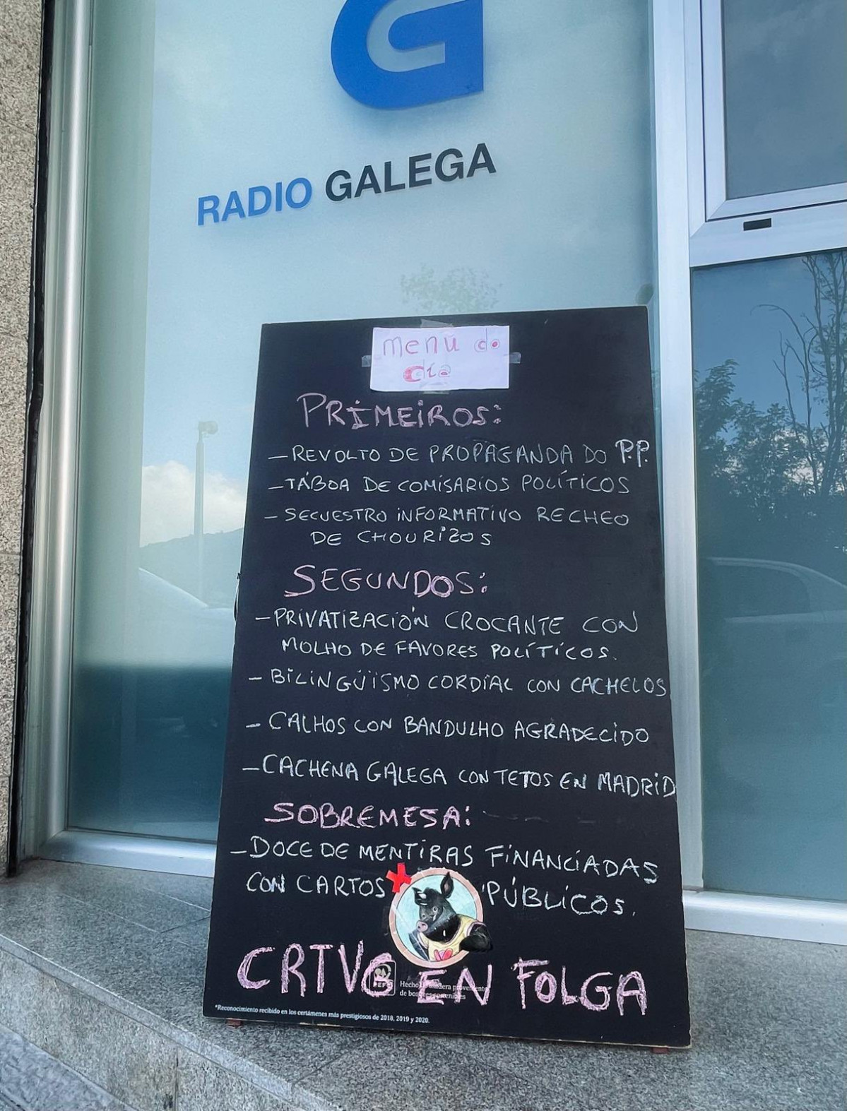 Menu00fa en la cafeteru00eda de la CRTVG saboteado por los huelguistas