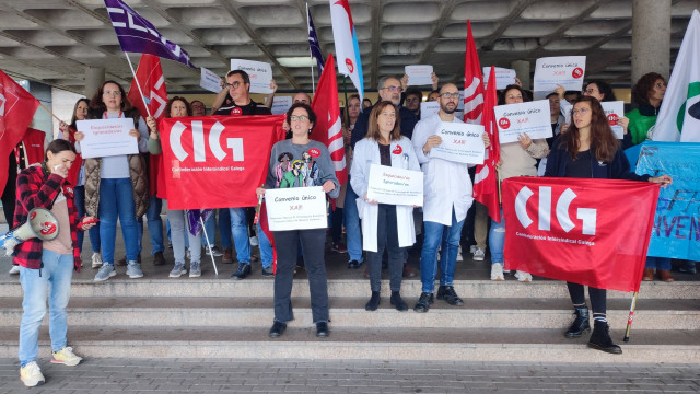 Concentración para exigir un convenio único para las fundaciones públicas de investigación sanitaria en Galicia.