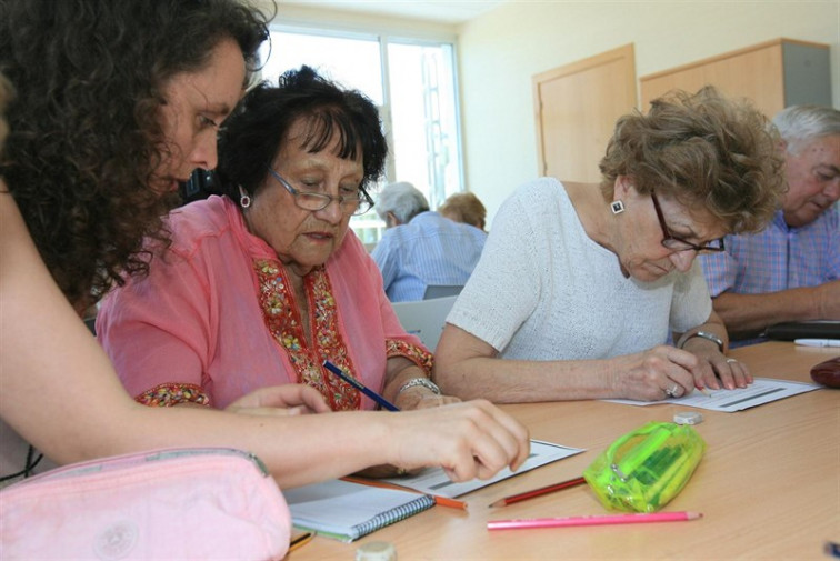 ​La Xunta crea 60 plazas de atención a enfermos en fases iniciales de Alzheimer