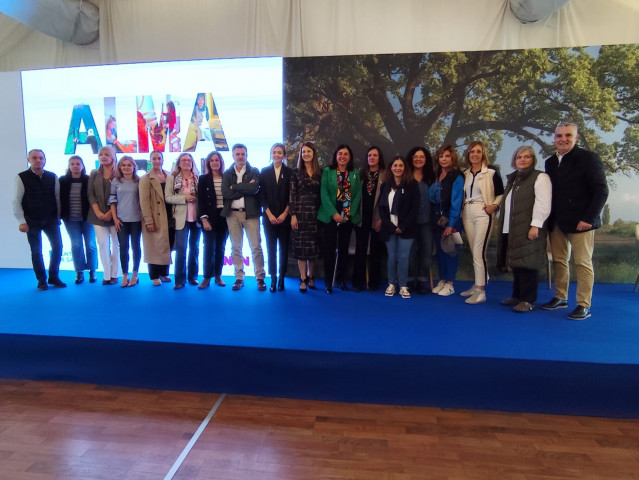 Las conselleiras de Medio Rural, María José Gómez, y de Política Social e Igualdade, Fabiola García, participan en la inauguración de la IV edición de Alma Rural