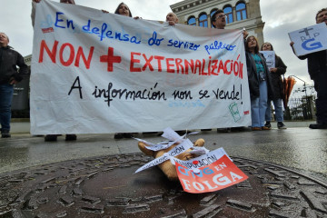 Movilización de los huelguistas de la CRTVG ante el complejo administrativo de la Xunta de Galicia en San Caetano, Santiago de Compostela