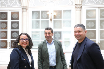 El presidente de la Diputación de Pontevedra, Luis López (centro), con el alcalde de Soutomaior, Manuel Lourenzo, y la concejal de Cultura y Turismo del municipio, Silvia Cernadas.