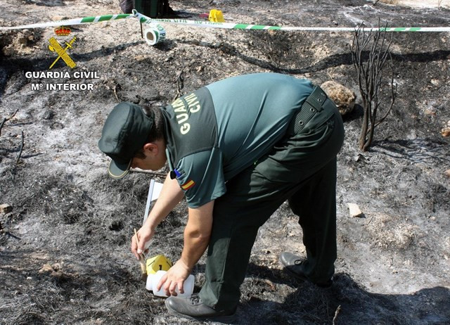 ​Dos investigados en Ourense por sendos incendios forestales