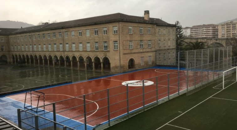 Dos padres resultan heridos en el colegio Salesianos de Ourense tras desprenderse una valla corredera