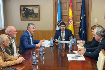 El delegado del Gobierno en Galicia, Pedro Blanco, mantiene una reunión con el alcalde de Boqueixón, Ovidio Rodeiro