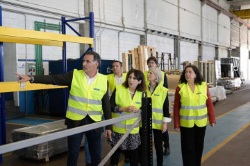 La Conselleira De Economía E Industria, María Jesús Lorenzana, Visita La Empresa Aluman