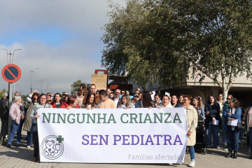 Protesta ante el centro de Salud de Castro por fala de pediatra en  Outeiro de Rei, Castro Ribeiras de Lea y Cospeito en una foto del BNG de la Deputación de Lugo