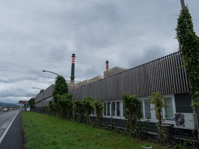 Archivo - Vista de la fábrica de celulosa Ence ante la que in millar de personas protestan, por la contaminación de la ría, a 19 de junio de 2022, en Pontevedra, Galicia, (España). La 'Marcha contra celulosas', que organiza cada año la Asociación pola Def