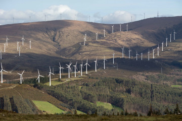 Archivo - Varios aerogeneradores en el parque eólico de Vilachá, a 15 de marzo de 2024, en Lugo, Galicia (España). Dicho parque, que se encuentra entre los concellos lucenses de Ourol y Muras, ha v