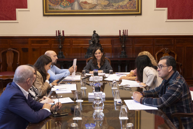 La alcaldesa de A Coruña, Inés Rey, preside la Junta de Gobierno local