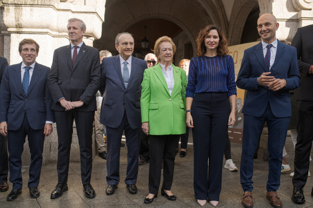 Ayuso acude al homenaje a Antonio Palacios en O Porriño.