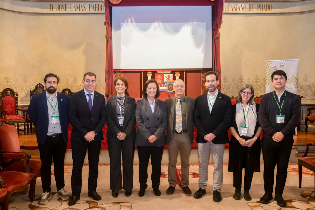 El conselleiro de Educación, Ciencia, Universidades y FP, Román Rodríguez,  en la inauguración de la cuarta jornada de la Academia Joven de España 2024.