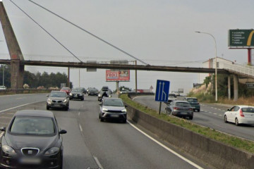 Pasarela sobre la confluencia de la AC11 y la AP9 zona donde se realizarán las obras en una imagen de Google Street View