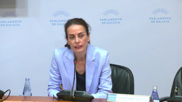 Archivo - La directora xeral de Ordenación e Innovación Educativa, Judith Fernández, en la comisión de educación y cultura del Parlamento de Galicia.