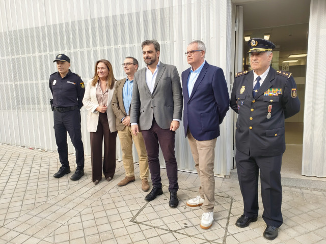 Visita del conselleiro de Presidencia, Xustiza e Deportes, Diego Calvo, a las nuevas instalaciones de la Policía Autonómica en Vigo.