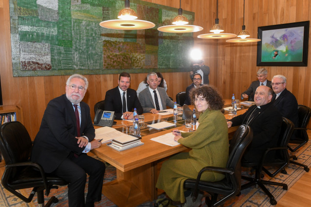 Parlamento, Xunta de Galicia, Ayuntamiento y Arzobispado de Santiago se reúnen para activar la Fundación del Panteón dos Galegos Ilustres. En el Parlamento.