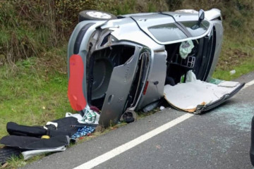 Coche accidentado en Viana do Bolo en una foto del GES de A Gudiña