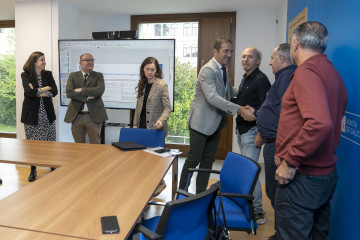 O conselleiro do Mar, Alfonso Villares, acompañado polo presidente de Portos de Galicia, Jose Antonio Álvarez, manten un encontro con representantes da Comisión Mar-Industria da Confederación de E