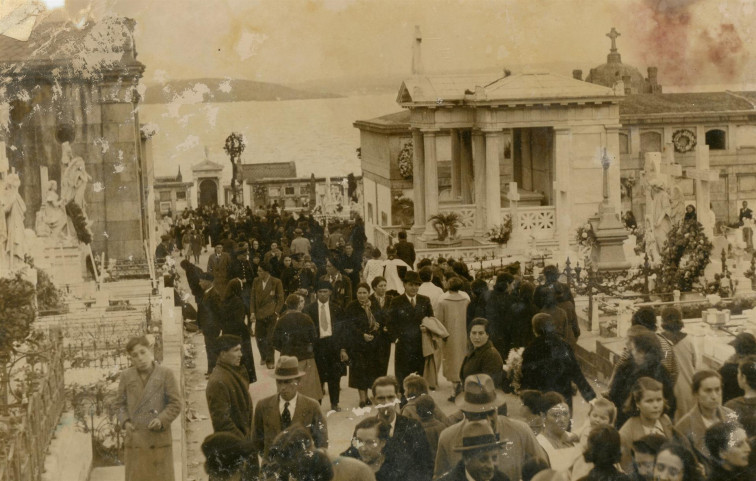 La Real Academia Galega pone en valor fotografías del Día de Todos los Santos pertenecientes a sus archivos