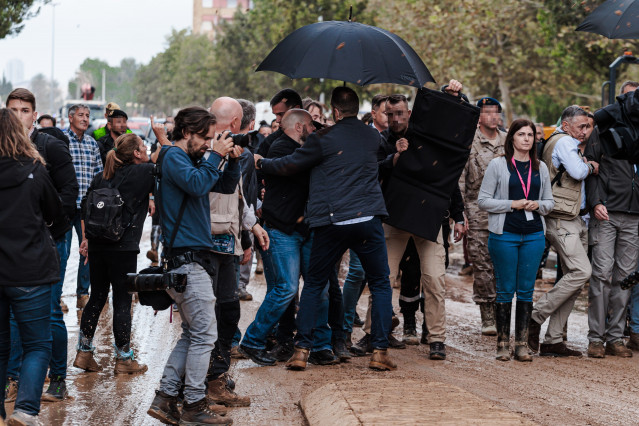 El presidente del Gobierno, Pedro Sánchez, durante su visita a una zona afectada por la DANA, a 3 de noviembre de 2024, en Paiporta, Valencia