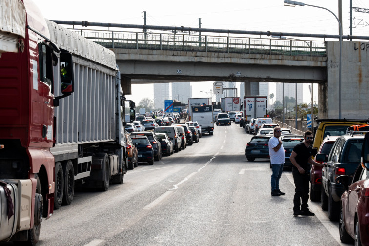 La huelga de autobuses, prevista para el lunes 11 de noviembre, podría suspenderse parcialmente por la DANA