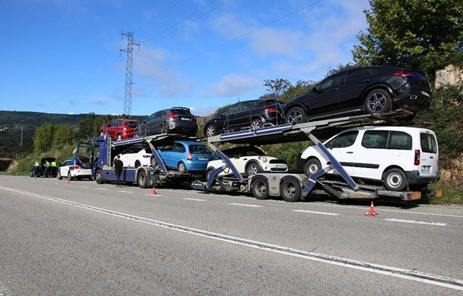 Interceptado en la A-52 un camionero que circulaba sin carné y llevaba en el tacógrafo la tarjeta de su hermano gemelo