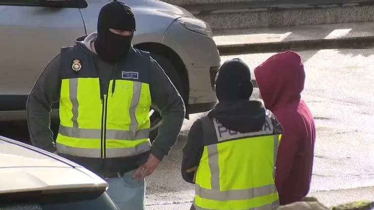 Nueva sentencia obliga al Estado a pagar la ropa de paisano de los policías, ahora en Vilagarcía