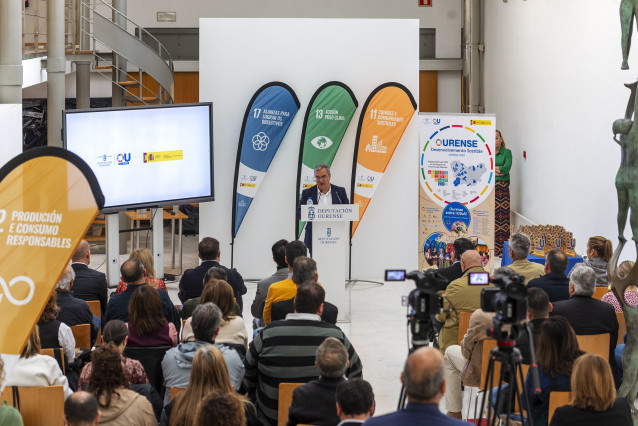 O presidente provincial, Luis Menor, participa no evento final do proxecto OUDS A2030- No Centro Cultural Marcos Valcárcel.