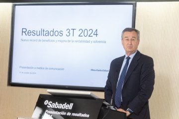 El  consejero delegado de Banco Sabadell, César González-Bueno, durante una rueda de prensa, en el auditorio del Banco Sabadell, a 31 de octubre de 2024, en Madrid (España).