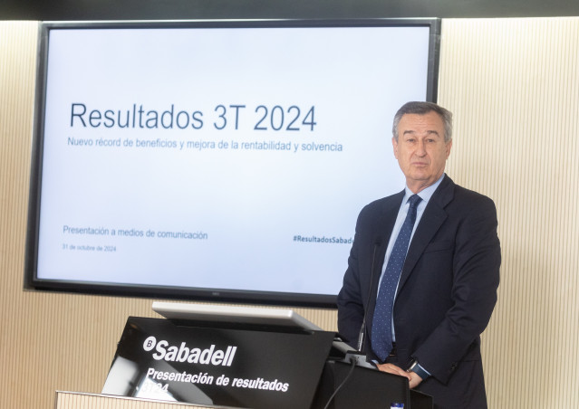 El  consejero delegado de Banco Sabadell, César González-Bueno, durante una rueda de prensa, en el auditorio del Banco Sabadell, a 31 de octubre de 2024, en Madrid (España).