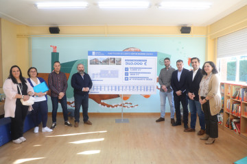 El conselleiro de Educación, Román Rodríguez, visita el CEIP de Sigüeiro.