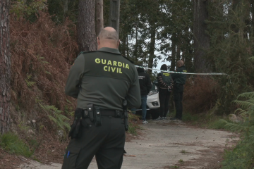 La Guardia Civil en el lugar del crimen de Baiona en una imagen de la CRTVG