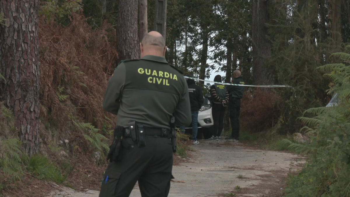 La Guardia Civil en el lugar del crimen de Baiona en una imagen de la CRTVG