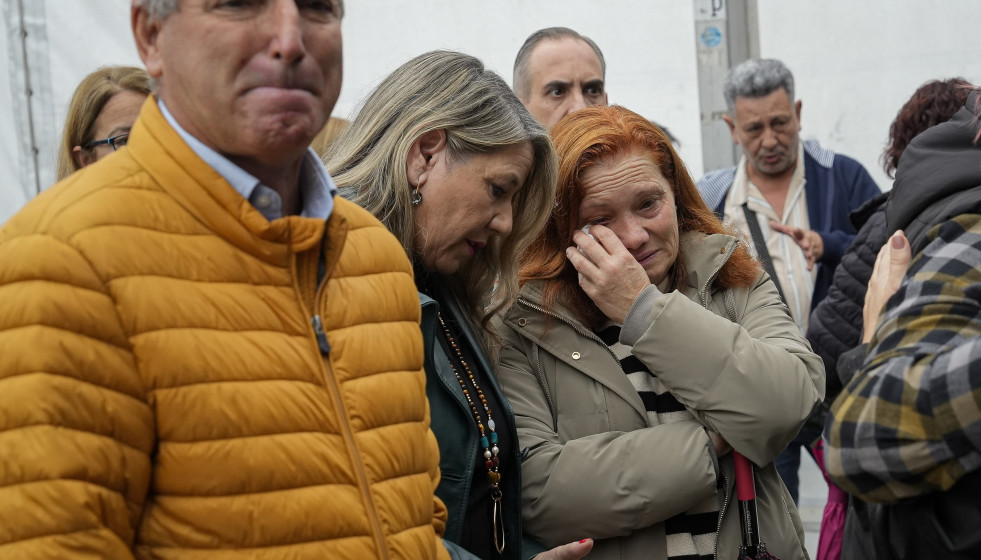 Minuto de silencio en el municipio pontevedrés de Baiona en memoria de la mujer hallada muerta en la vivienda de su expareja.