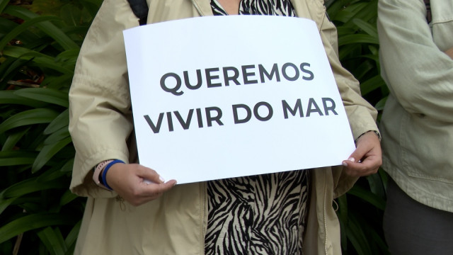 Cartel de una protesta promovida por la Plataforma en Defensa da Ría de Muros e Noia frente a la reunión del Consello de la Xunta.