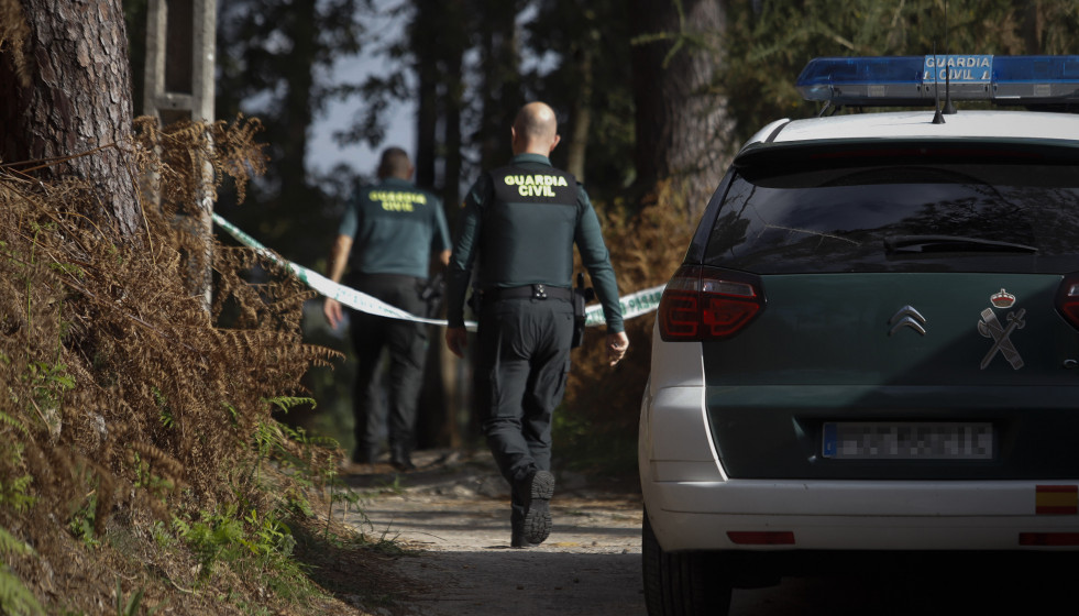 Agentes de la Guardia Civil en el lugar de los hechos, a 8 de noviembre de 2024, en Baiona, Pontevedra, Galicia (España).