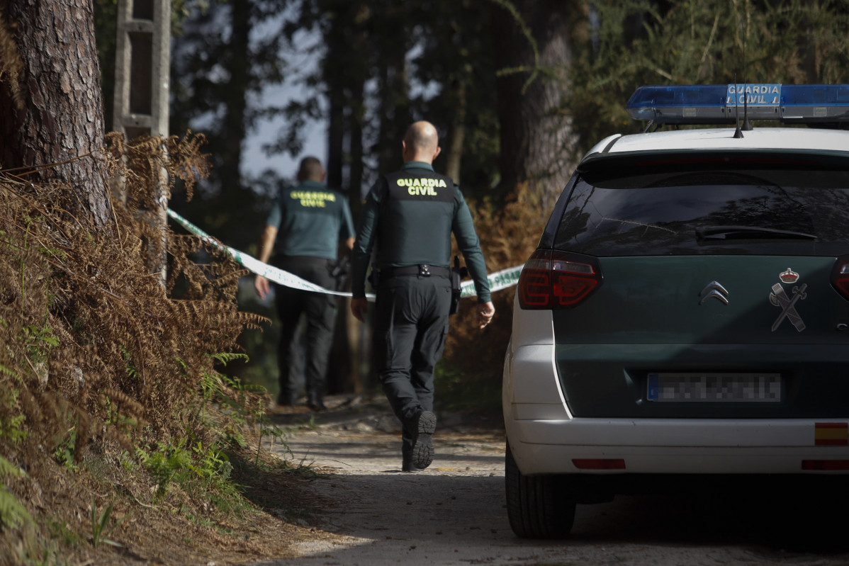 Agentes de la Guardia Civil en el lugar de los hechos, a 8 de noviembre de 2024, en Baiona, Pontevedra, Galicia (España).