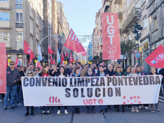 Manifestación del sector de limpieza de edificios y oficinas de la provincia de Pontevedra