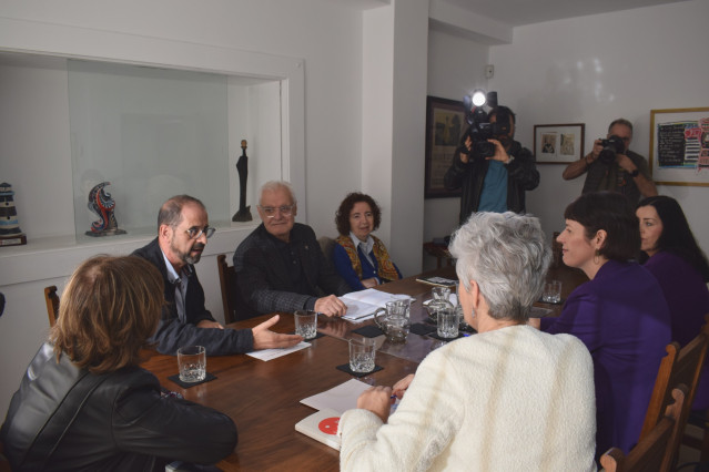 Reunión de representantes de la RAG con la portavoz nacional del BNG, Ana Pontón, y otros miembros del partido