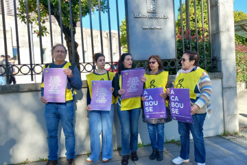 Entrega de firmas de Amnistía Internacional para demandar la apertura de centros de crisis 24 horas contra la violencia machista. En Santiago.