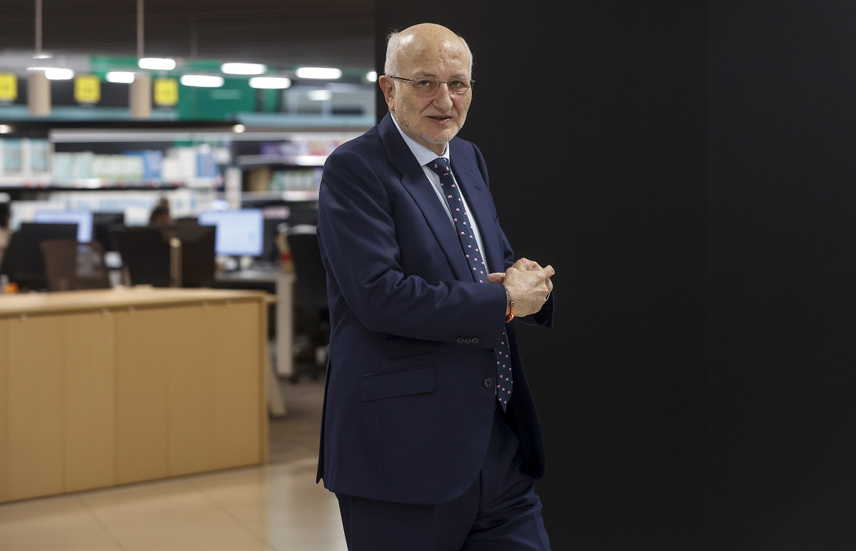 El presidente de Mercadona, Juan Roig, tras una rueda de prensa para informar sobre la situación actual y futura de Mercadona, a 12 de marzo de 2024, en Paterna, Valencia