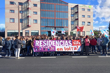 Protesta ante la residencia de Domus Vi en Outeiro de Rei