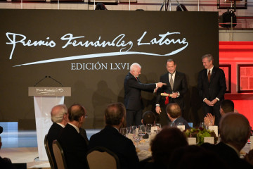 Archivo - Entrega del LXVI Premio Fernández Latorre a Juan Carlos Escotet Rodríguez, presidente de Abanca