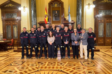 Recepción en el Ayuntamiento de A Coruña a bomberos desplazados a Valencia por la DANA