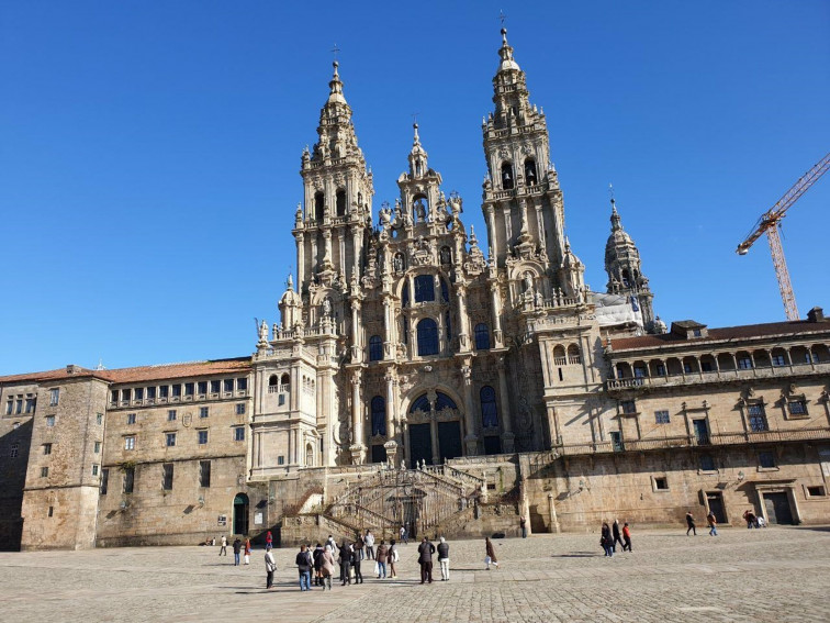 Tasa turística de 1 a 2,5 euros por cinco días y con exenciones según las enmiendas del PPdeG