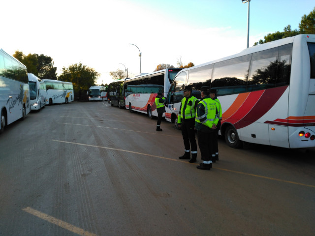 Archivo - Campaña de la DGT en transportes escolares